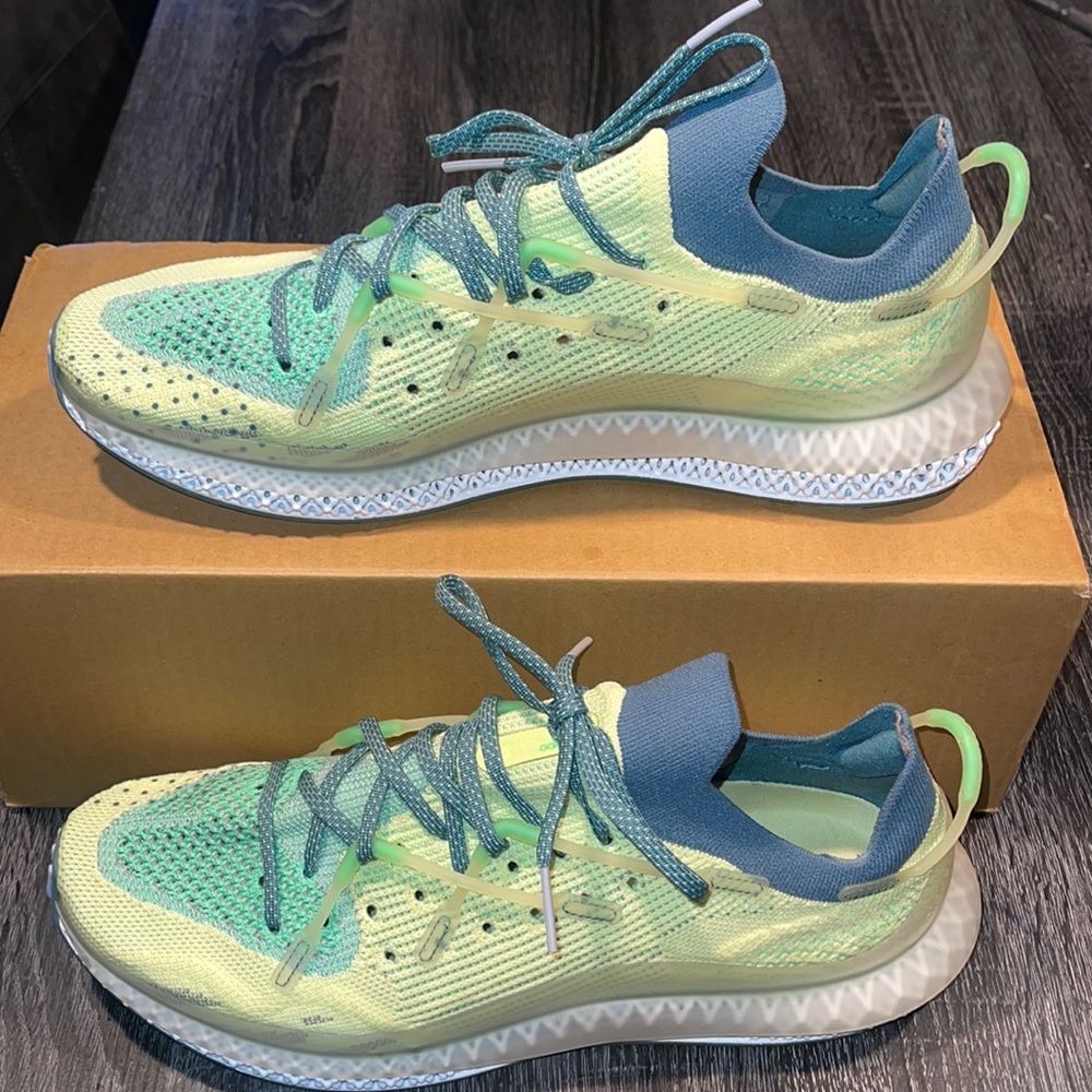 Men’s Adidas LIKE NEW original 4D Fusio sneaker
